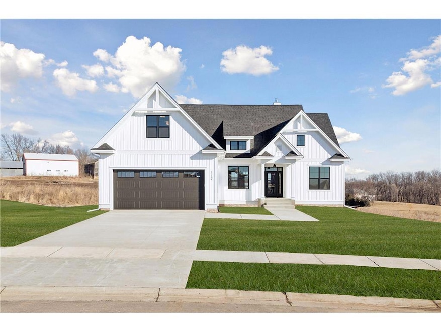 112 W Brewer St, Roberts, WI 54023 - photo 1