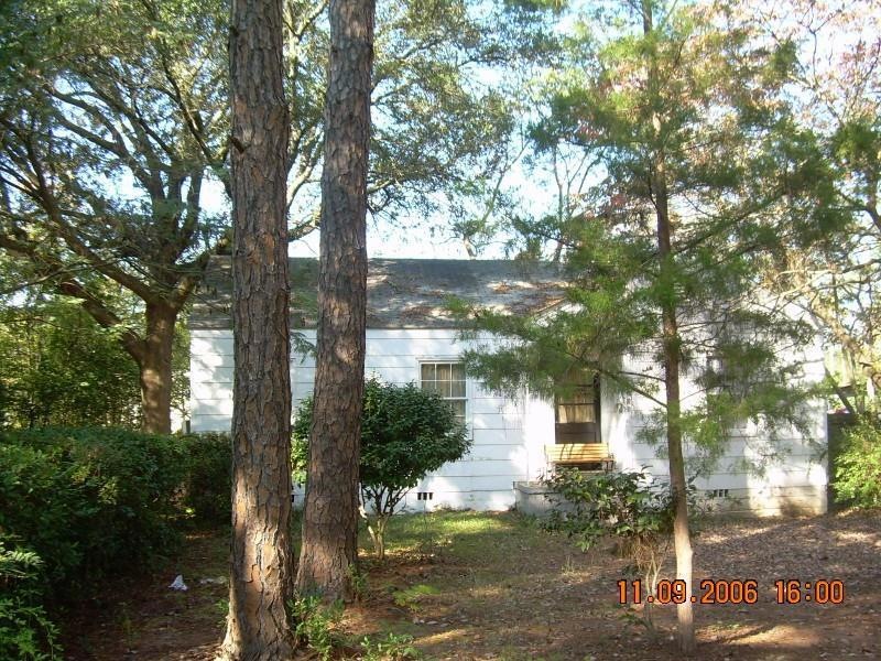 1407 W Highland Ave, Albany, GA 31707 - photo 1