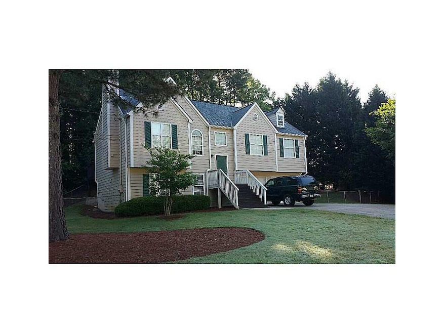 Exterior Front. Well maintained split foyer home w