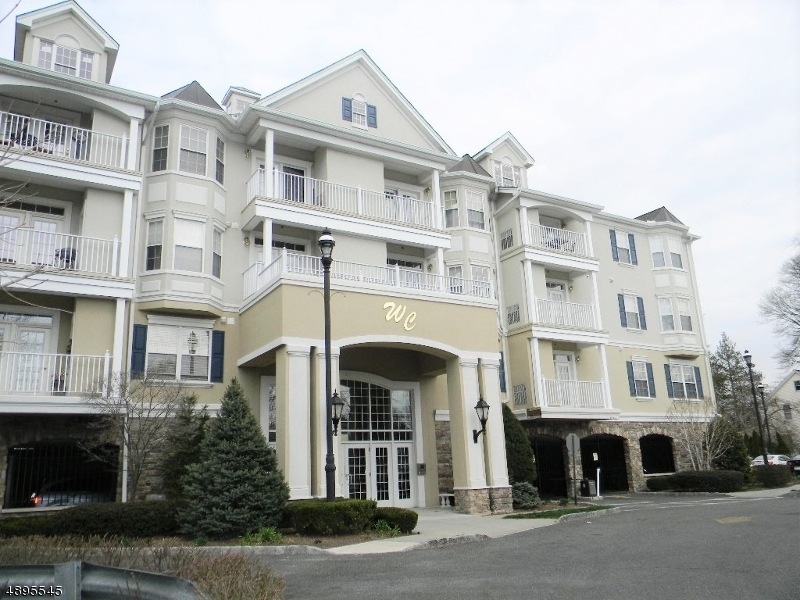 Windsor Court unit 223, Rochelle Park, NJ 07662 - photo 1