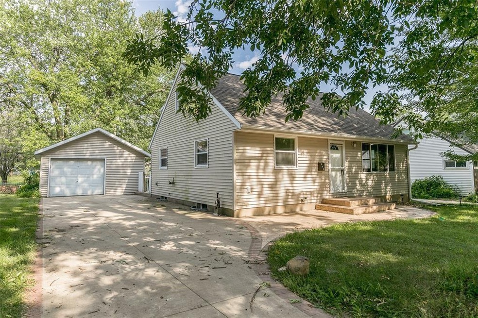 414 35th St SE, Cedar Rapids, IA 52403 - photo 1