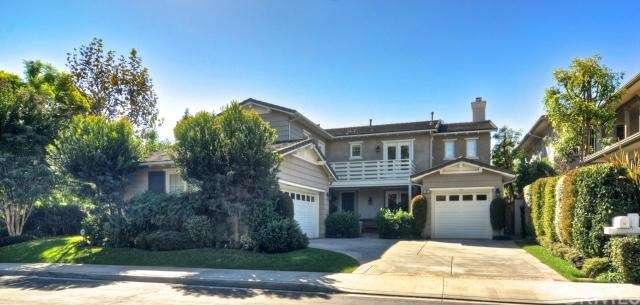 Beautiful Silver Oaks home with corner lot on a si