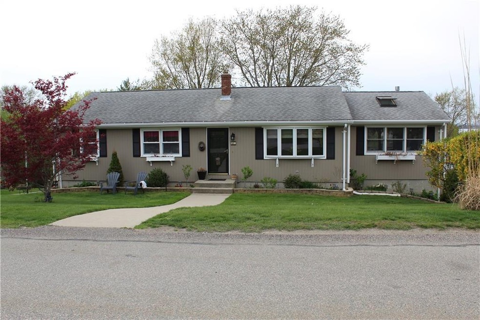 8 Algonquin Dr, Middletown, RI 02842 - photo 1