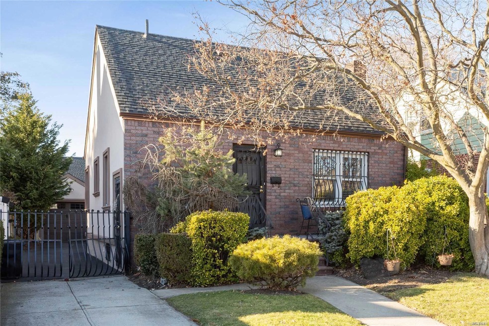 7 Clinton St, Elmont, NY 11003 - photo 1