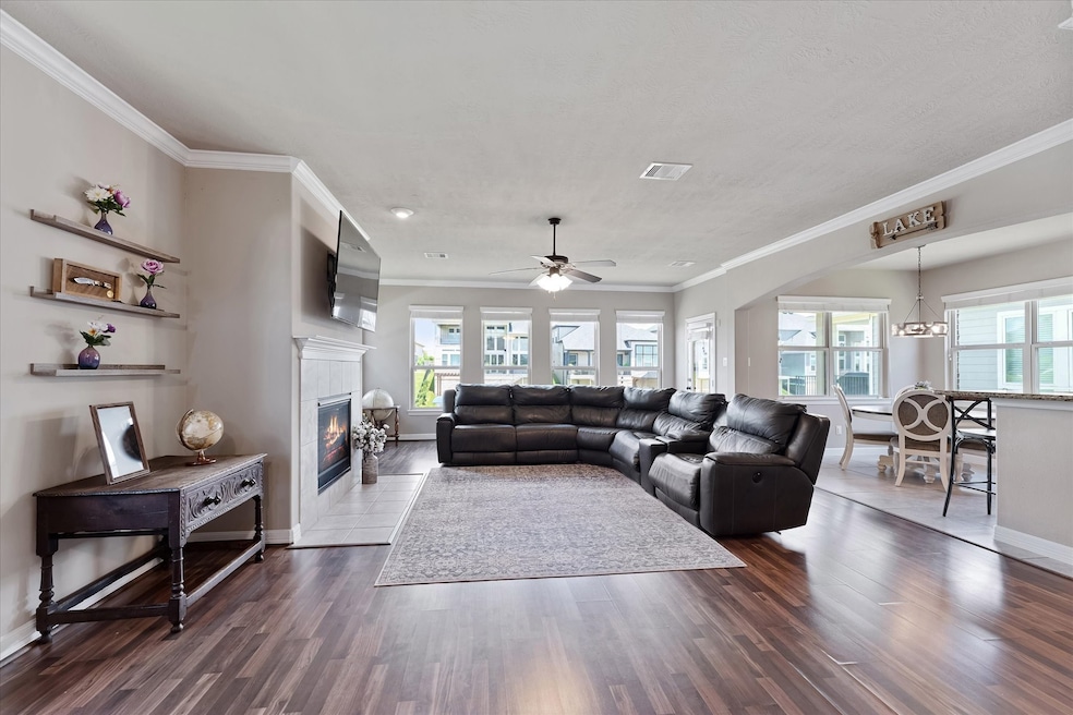 HUGE living room that will accommodate any furnitu