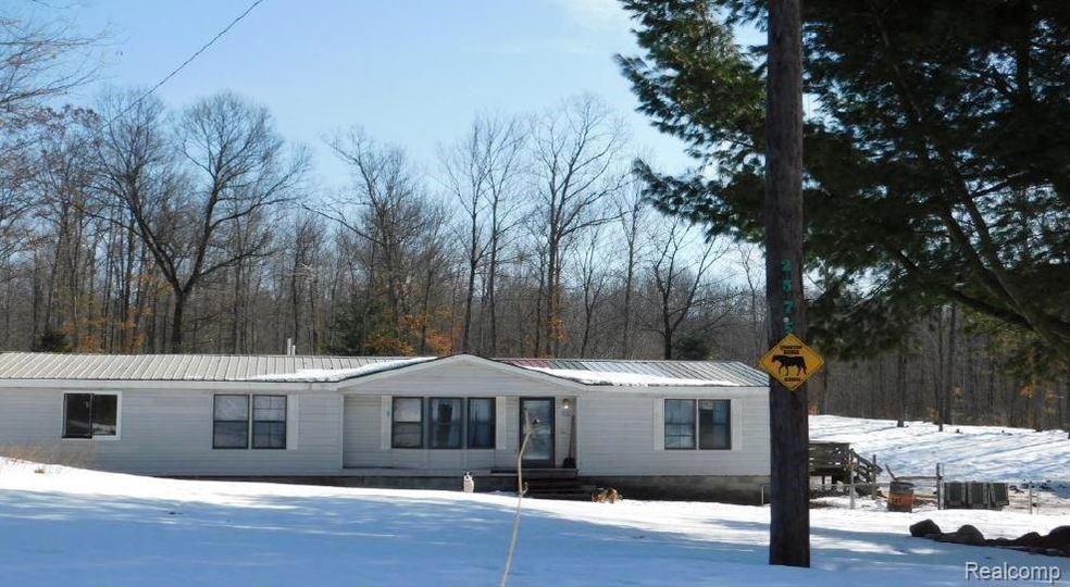 2575 Devon Dr, Harrison, MI 48625 - photo 1