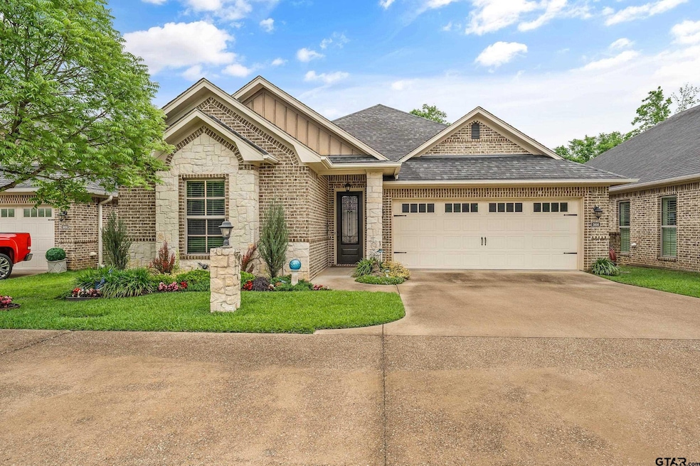 Pending $405,000 • Co-Listing Agent