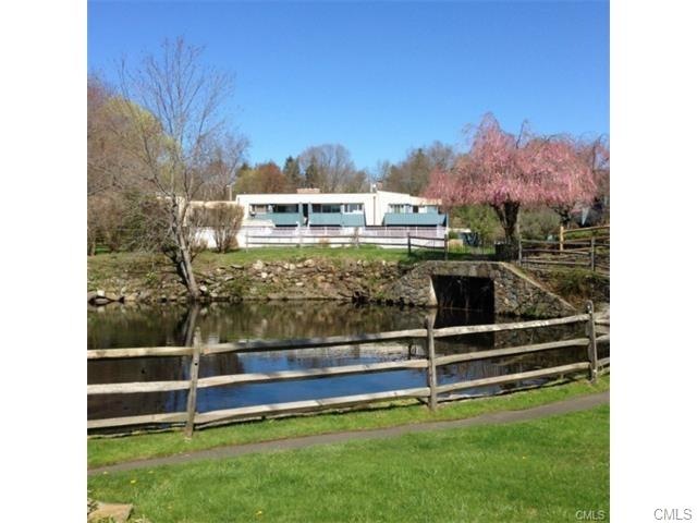 1215 Stratfield Rd, Fairfield, CT 06825 - photo 1