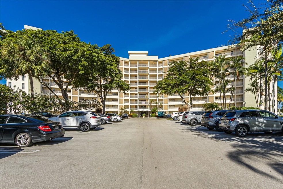 3090 N Course Dr unit 609, Pompano Beach, FL 33069 - photo 1