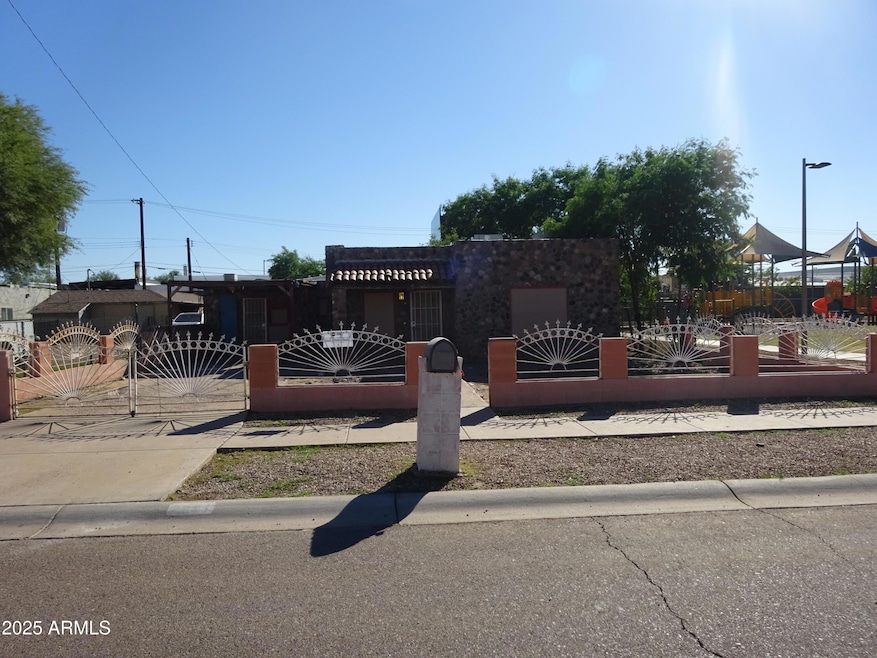 2821 E Adams St, Phoenix, AZ 85034 - photo 1