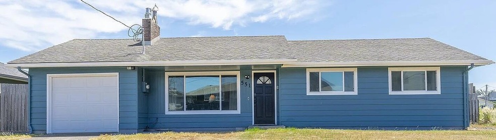 551 SW 3rd St, Newport, OR 97365 - photo 1