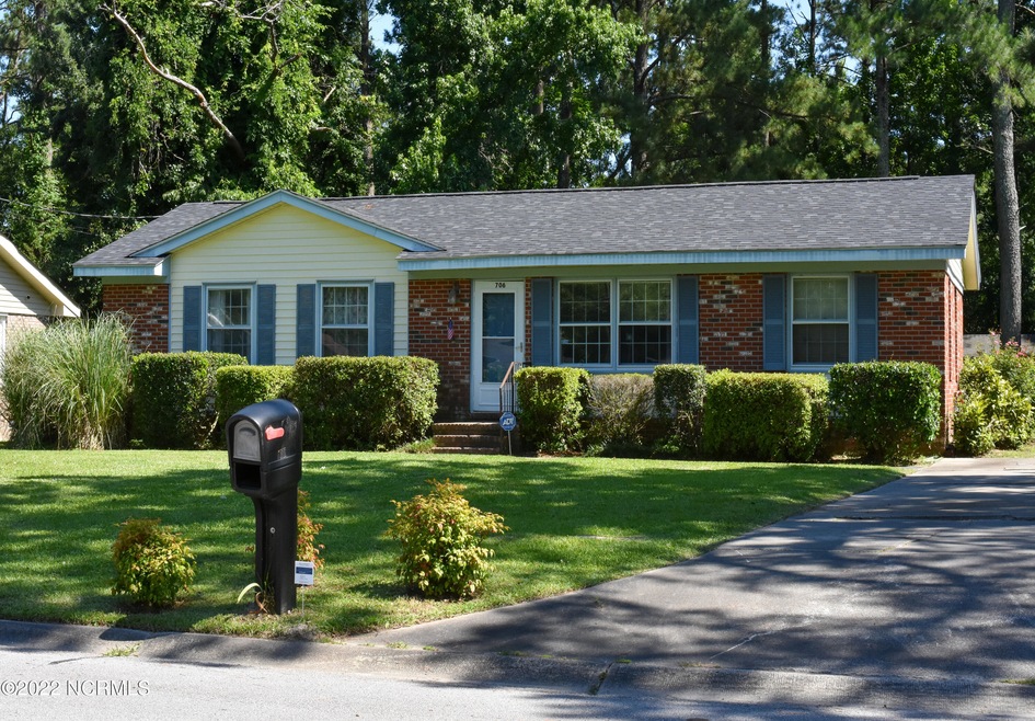 706 Dennis Rd, Jacksonville, NC 28546 - photo 1