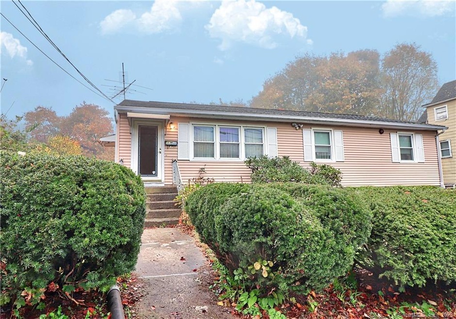 47 Dracut Ave, Waterbury, CT 06704 - photo 1