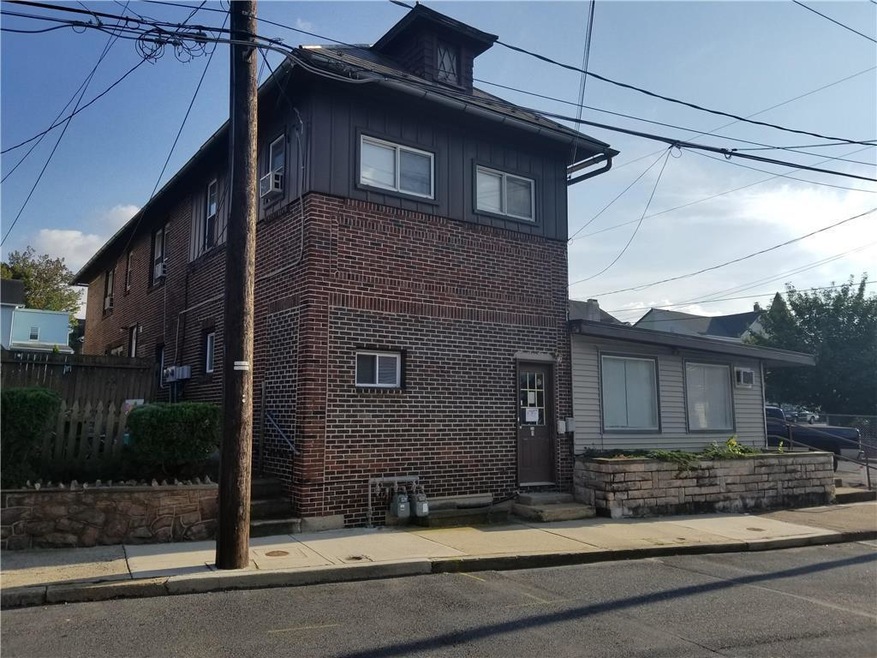 215 E Church St, Slatington, PA 18080 - photo 1