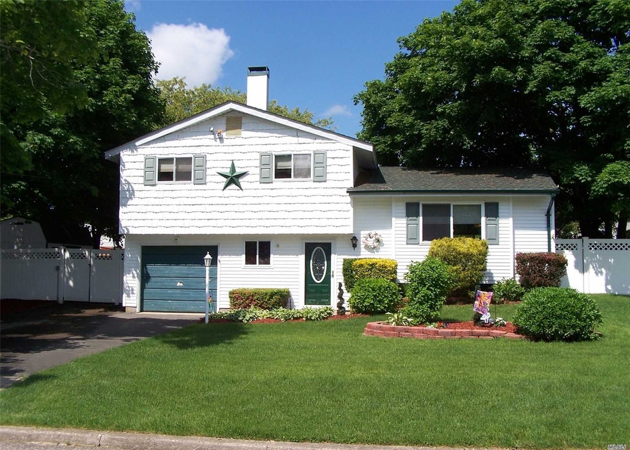 3002 Acorn Ave, Medford, NY 11763 - photo 1