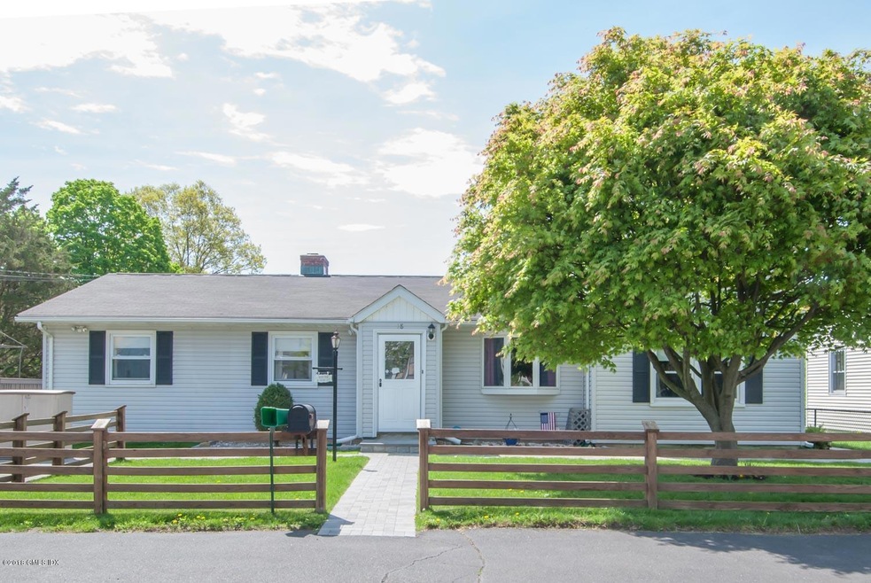 18 Upland St E, Greenwich, CT 06831 - photo 1