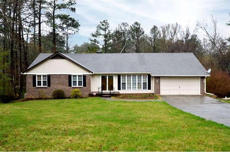 4-SIDED BRICK RANCH IN POPULAR DUNWOODY SWIM/TENNI