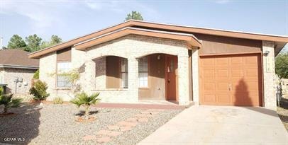 136 Barrel Cactus Dr, Horizon City, TX 79928 - photo 1