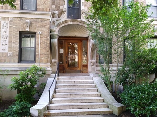 114 Riverway unit 20, Boston, MA 02215 - photo 1