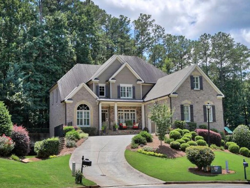 Beautiful home in quiet cul-de-sac with amazing ba
