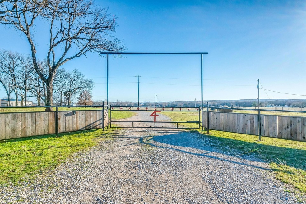 327 Kennel Rd, Springtown, TX 76082 - photo 1