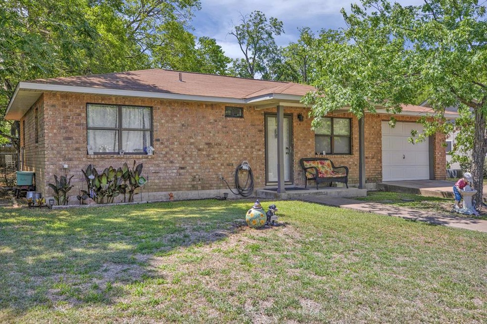 407 Sunset St, Fredericksburg, TX 78624 - photo 1