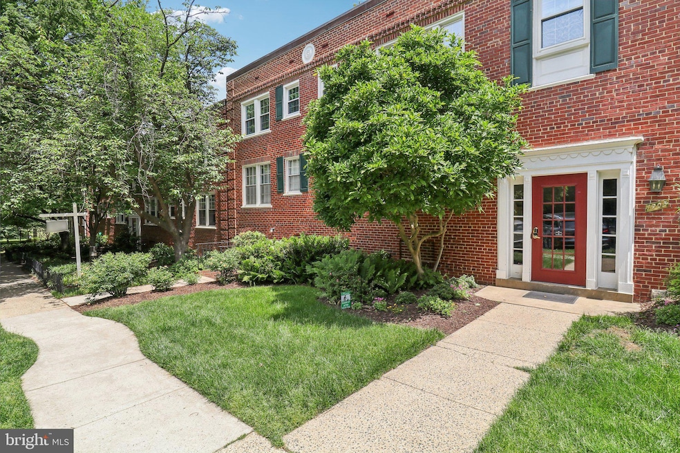 1905 N Rhodes St unit 35, Arlington, VA 22201 - photo 1