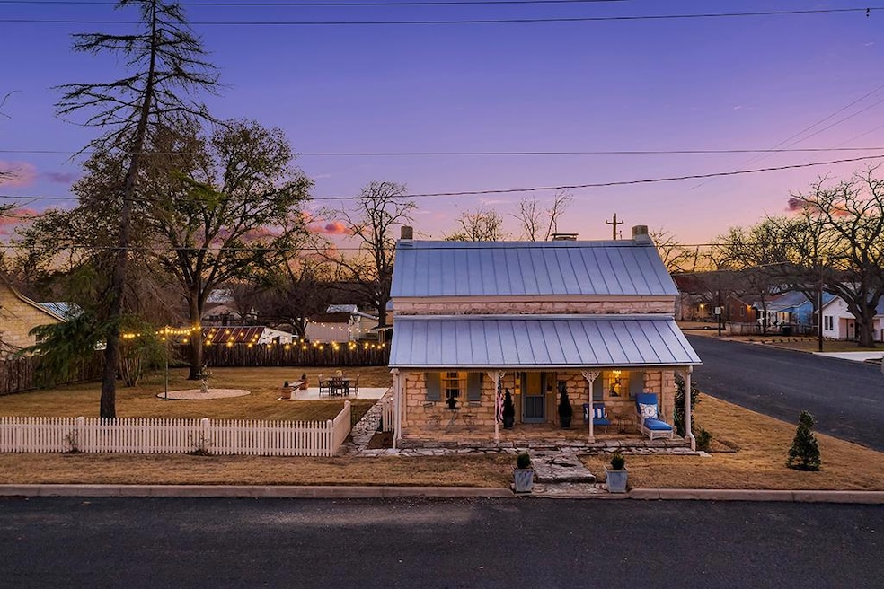 419 W San Antonio St, Fredericksburg, TX 78624 - photo 1