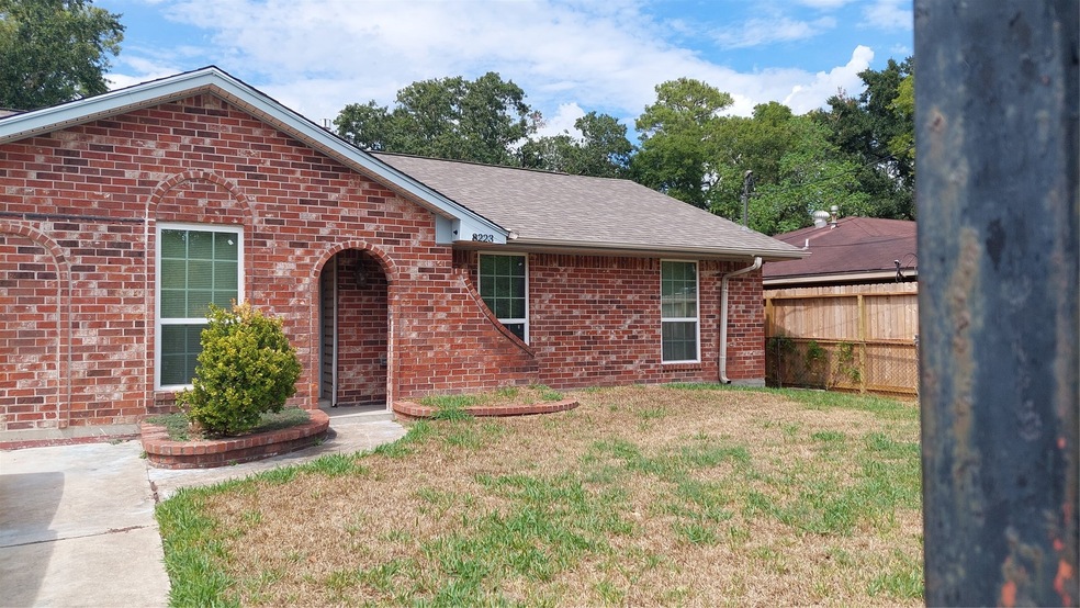 8223 Westcott Rd, Houston, TX 77016 - photo 1