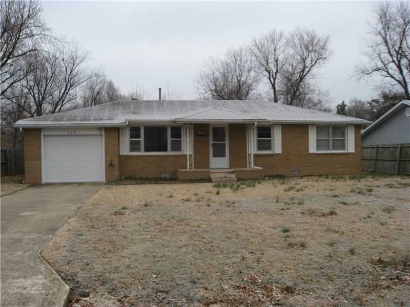 215 S Ozark St, Prairie Grove, AR 72753 - photo 1