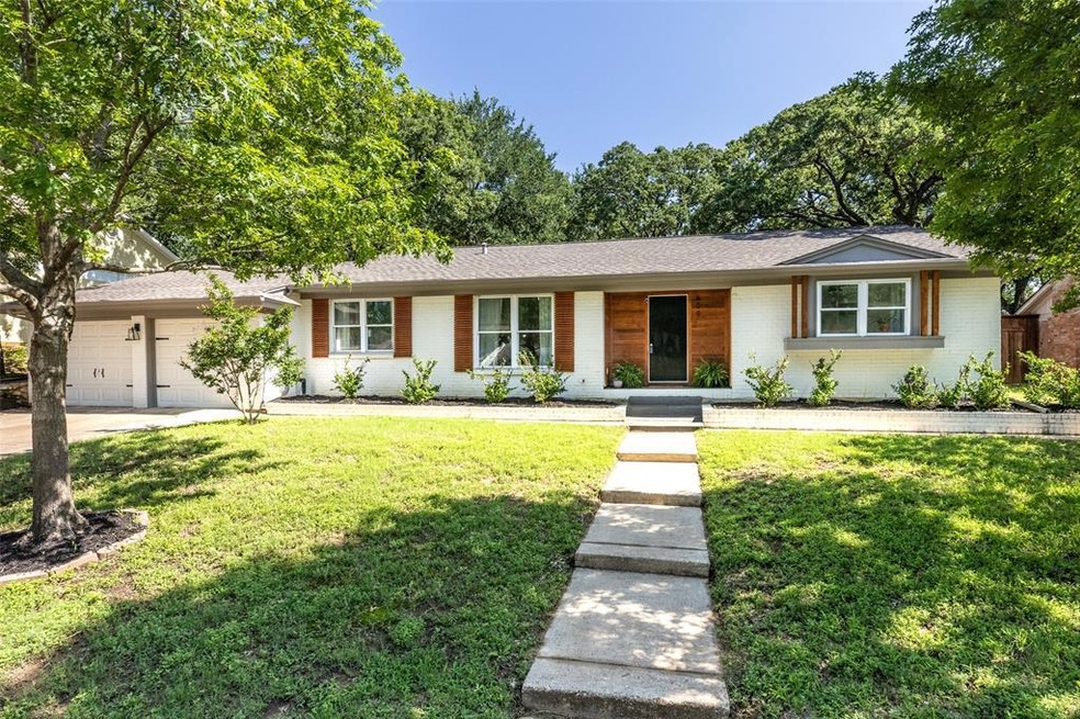 609 Hurst Dr, Bedford, TX 76022 - photo 1