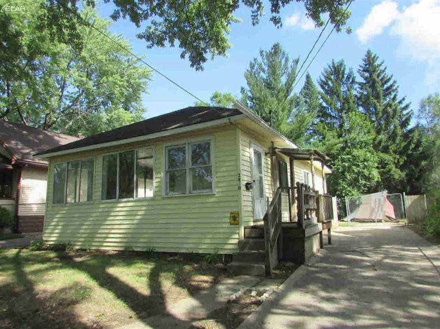 2410 Broadway Blvd, Flint, MI 48506 - photo 1