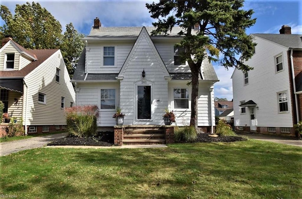 Welcome to this inviting Euclid home!