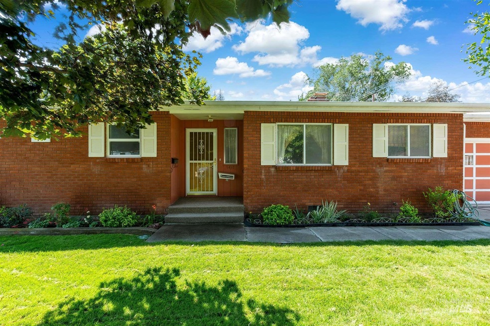 1415 E Sherman Ave, Nampa, ID 83686 - photo 1