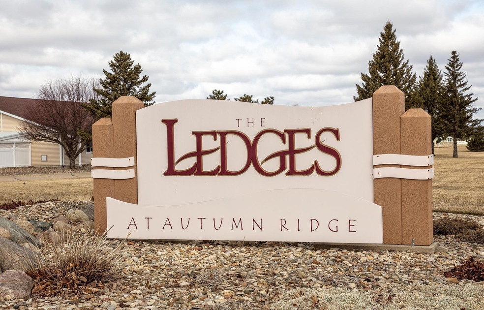 4305 Autumn Ridge Rd unit 201, Cedar Falls, IA 50613 - photo 1