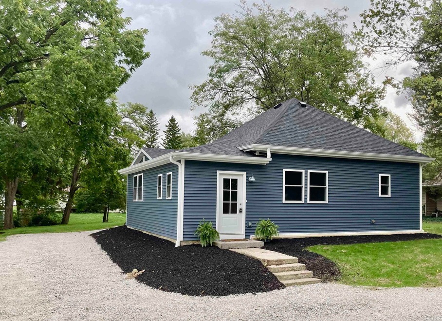 212 N Hendricks St, Warren, IN 46792 - photo 1