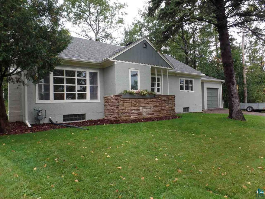 1819 Lakeview Dr, Duluth, MN 55803 - photo 1