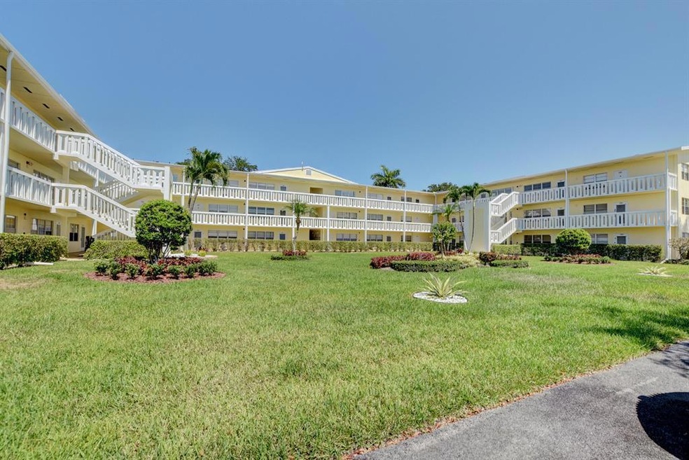 36 Dorset A, Boca Raton, FL 33434 - photo 1