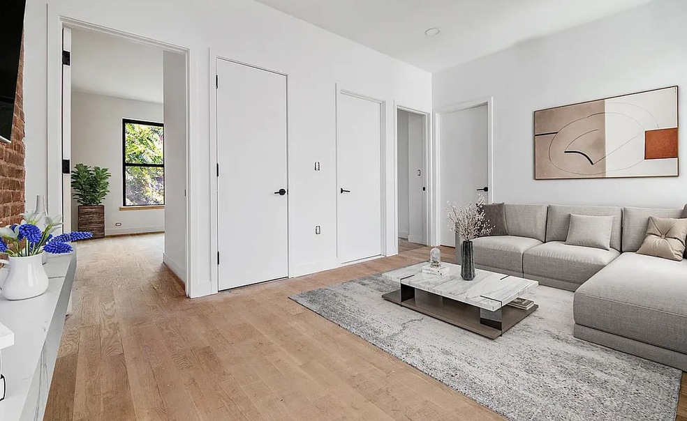 25-11 34th St unit 2 B, Astoria, NY 11103 - photo 1