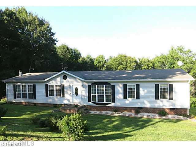 139 Apple Valley Ln, Statesville, NC 28677 - photo 1