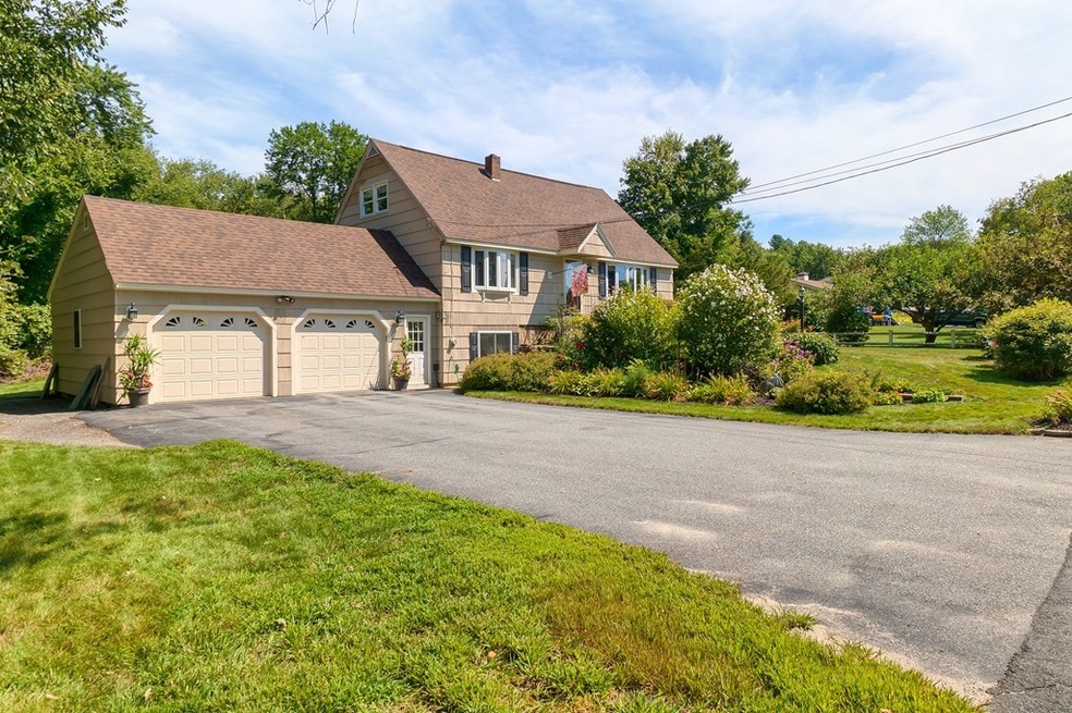 8 Leonard Dr, Pelham, NH 03076 - photo 1