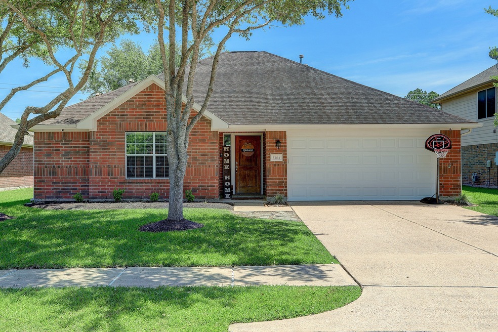 5304 Balmorhea Dr, Pearland, TX 77584 - photo 1