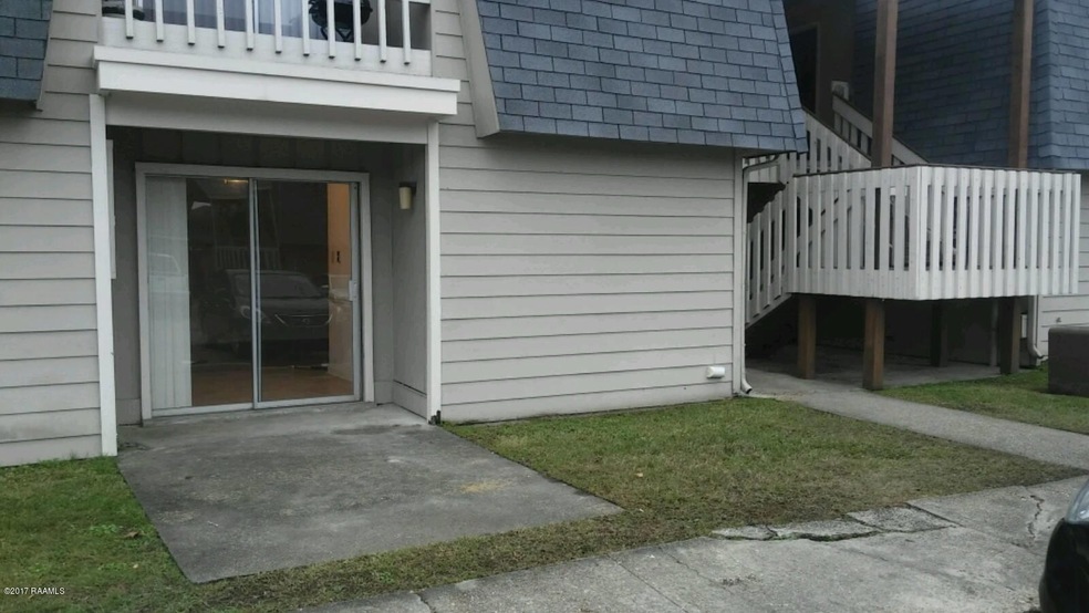 326 Guilbeau back patio