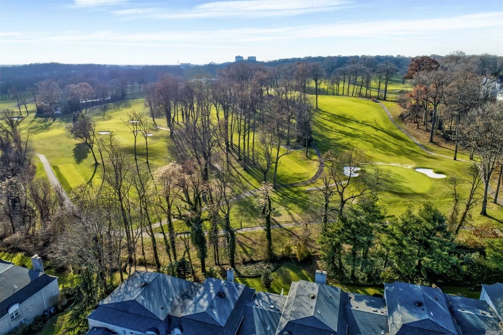 62 Fairway Cir N, Manhasset, NY 11030 - photo 1