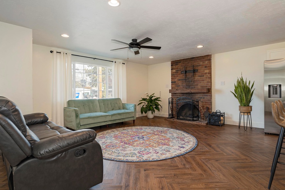 2136 E McAndrews Rd, Medford, OR 97504 - photo 1