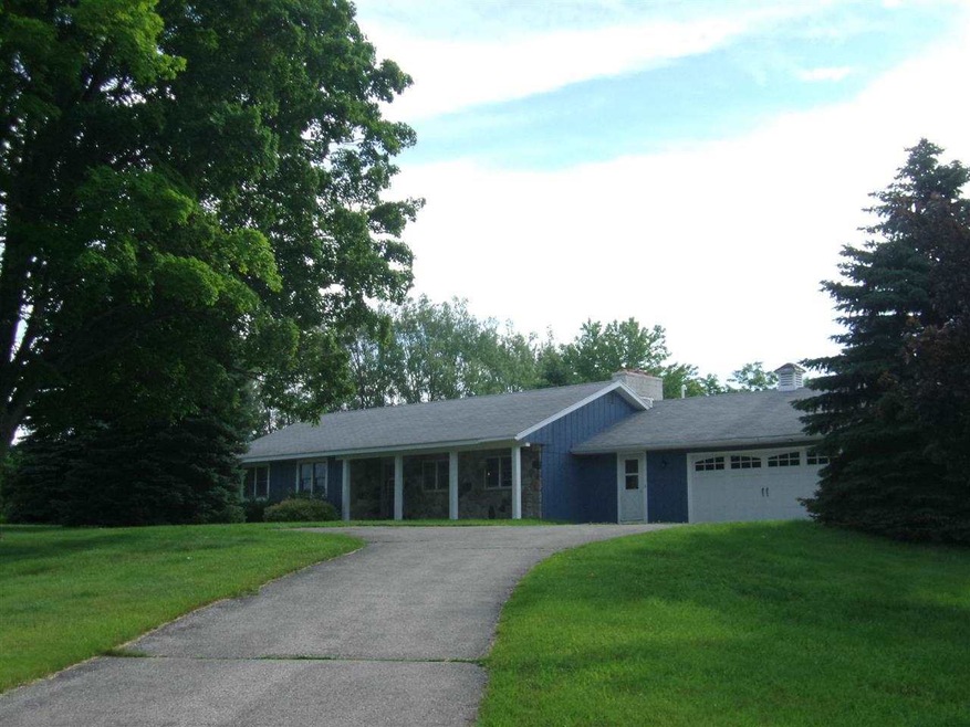 10270 Burnett Rd, Charlevoix, MI 49720 - photo 1