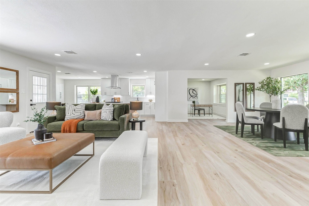 9923 Emnora Ln, Houston, TX 77080 - photo 1