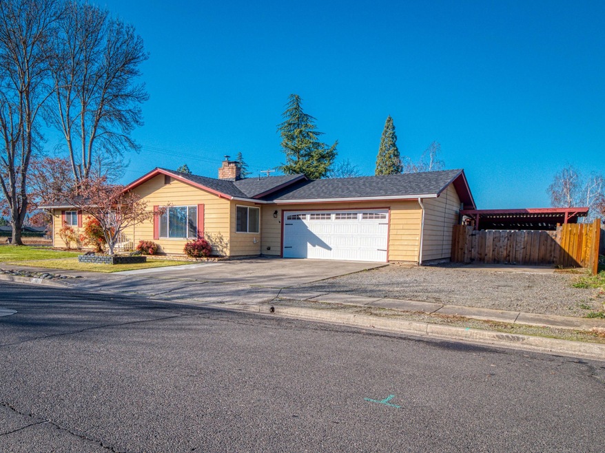 1011 Arroyo Dr, Central Point, OR 97502 - photo 1