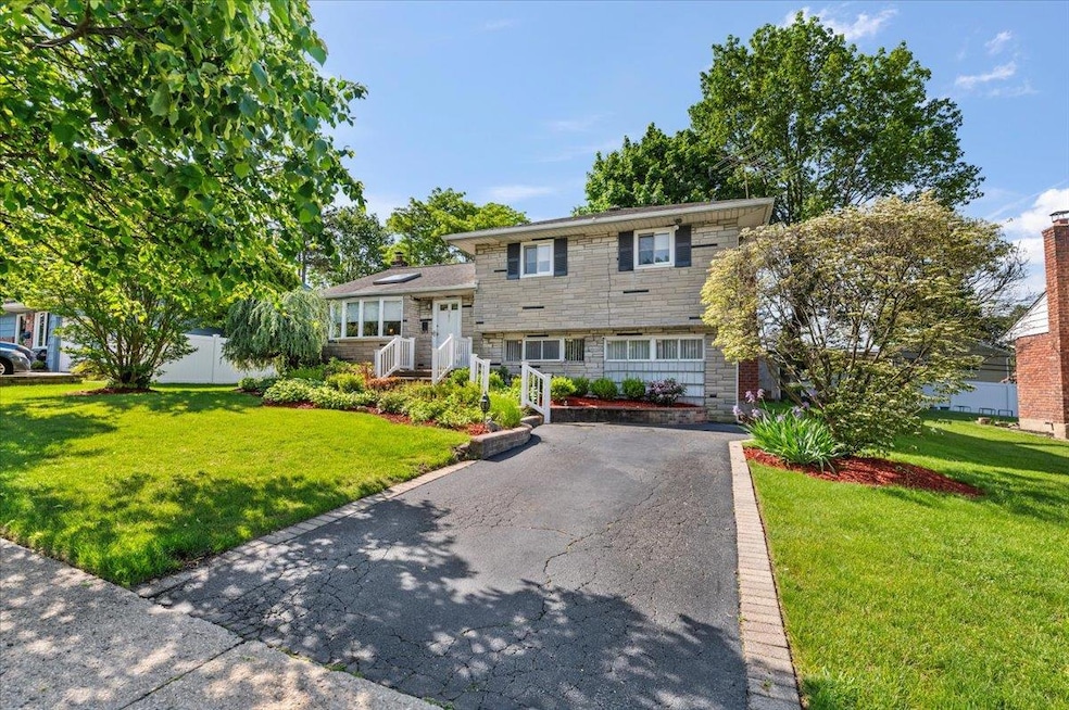 Sold $879,000 • Co-Listing Agent