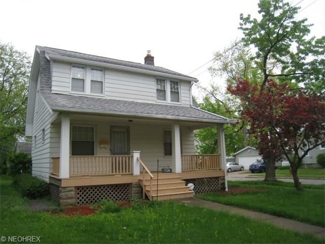 Front porch Colonial, new roof in 2013. Big ticket